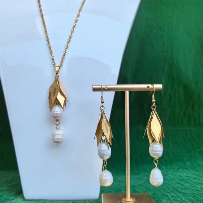 Alofa Necklace and Earring Set (Natural Freshwater Pearls)